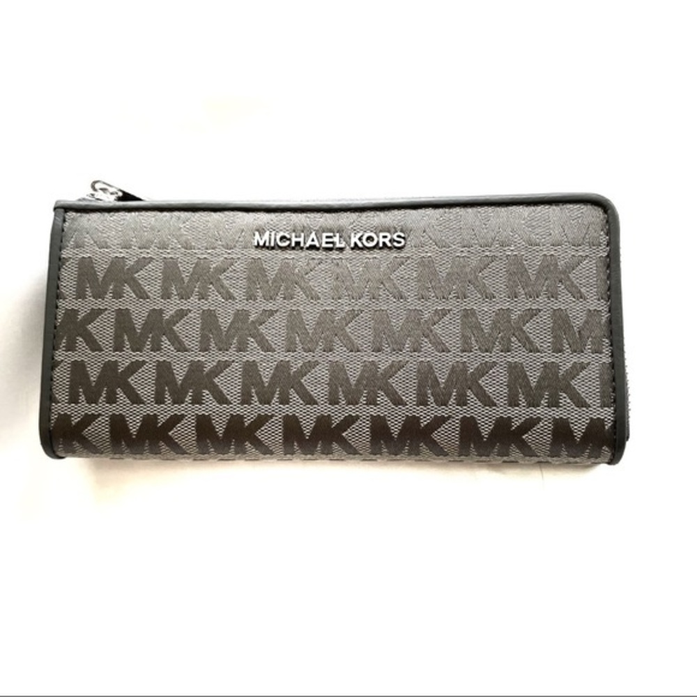 MICHAEL MICHAEL KORS Jet Set Travel Large Logo Quarter-Zip Wallet in Grey